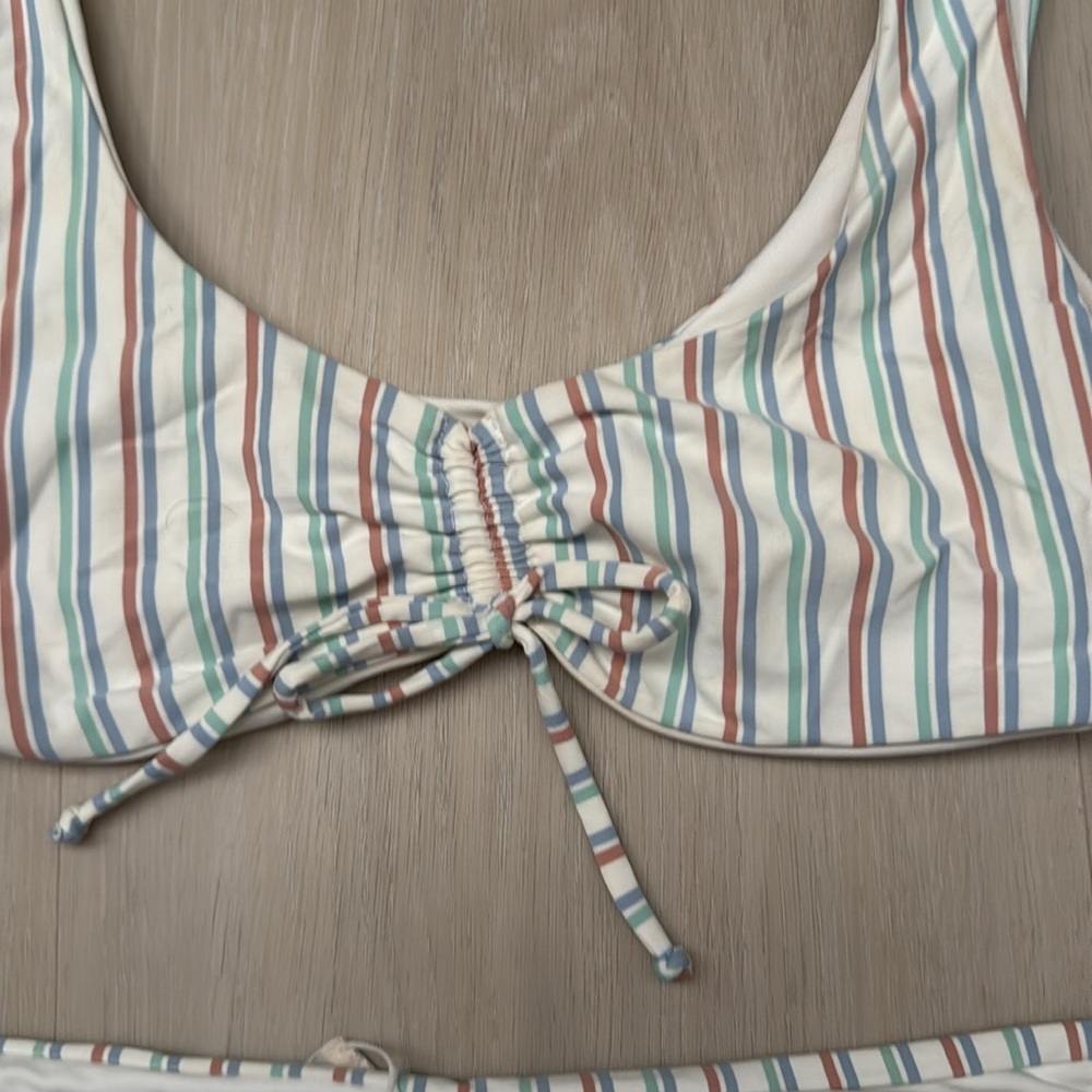 L space bikini - Picture 2 of 3